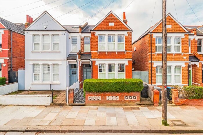 4 Bedroom Property For Sale In Cedar Road, London, NW2