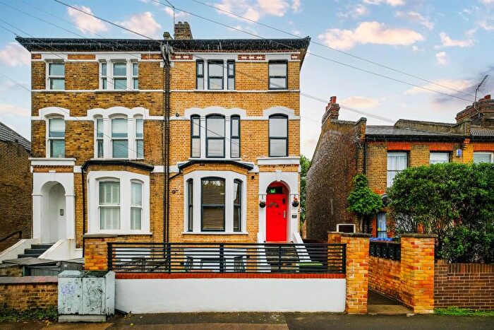 1 Bedroom Flat To Rent In North Birkbeck Road, Leytonstone, E11