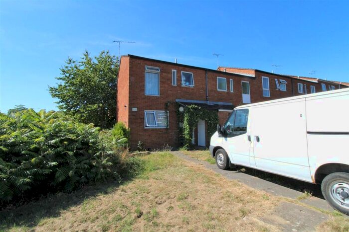 3 Bedroom House To Rent In Selside, Rugby, CV21