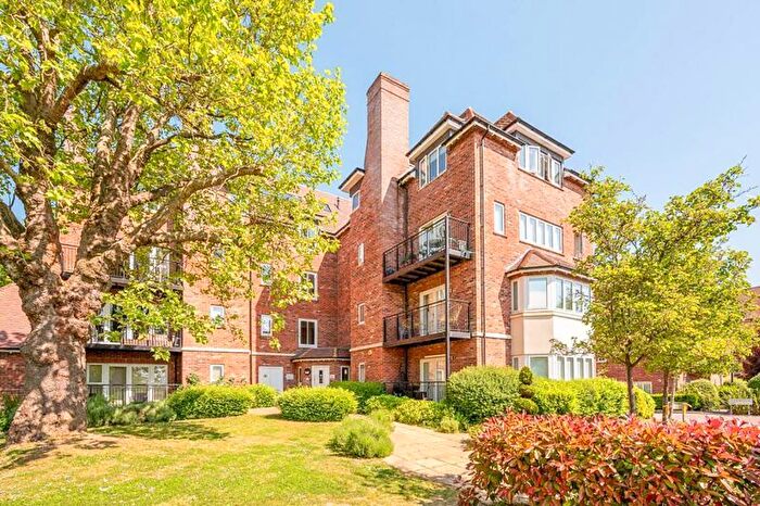 3 Bedroom Flat To Rent In Guardhouse Way, London, NW7