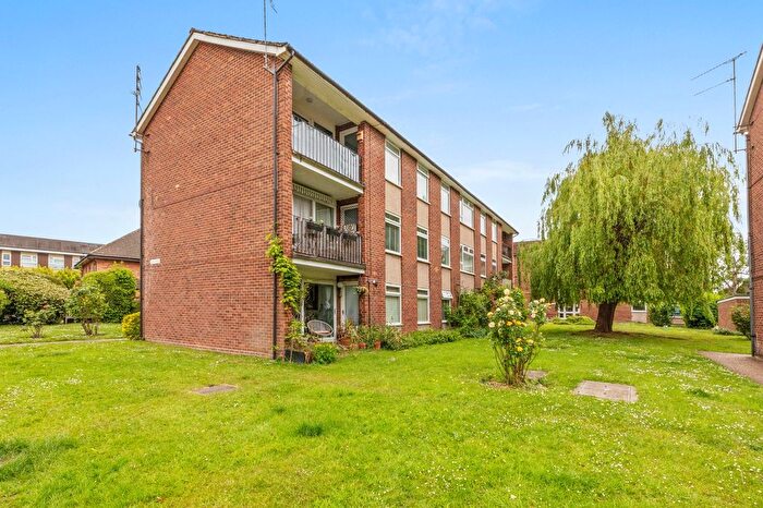 3 Bedroom Flat For Sale In Cressington Place, Bourne End, SL8