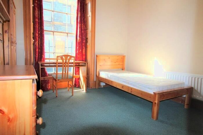 2 Bedroom Flat To Rent In Queen Street, Aberystwyth, SY23