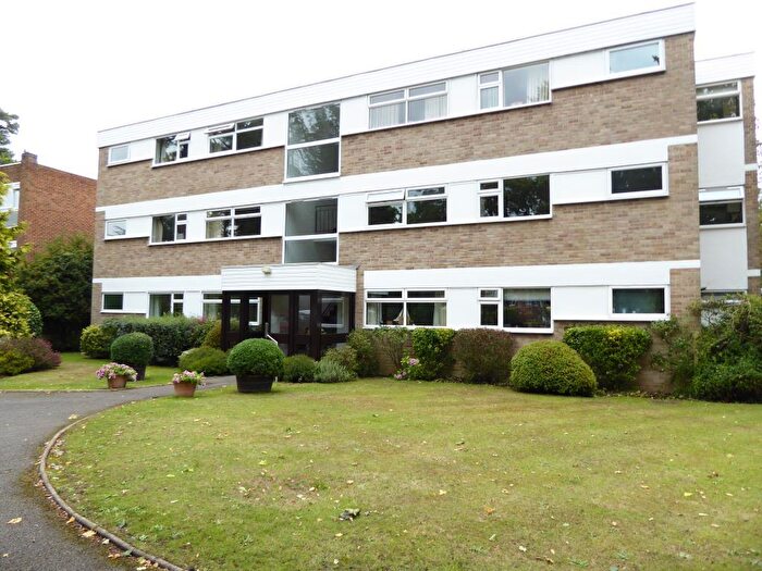 2 Bedroom Flat To Rent In Bridgewater Road, Weybridge, KT13
