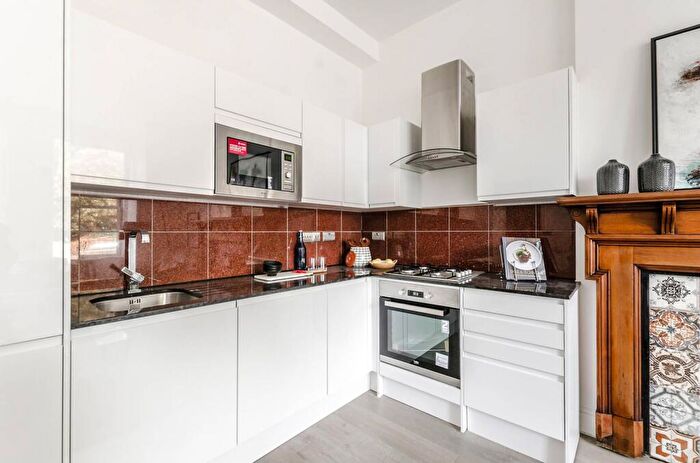 2 Bedroom Flat To Rent In Thurlow Park Road, West Dulwich, London, SE21