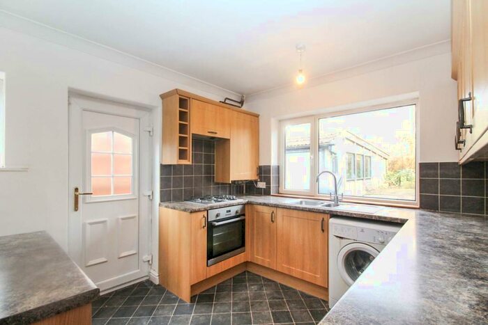 3 Bedroom Semi-Detached Bungalow To Rent In Newlay Wood Avenue, Horsforth, Leeds, LS18
