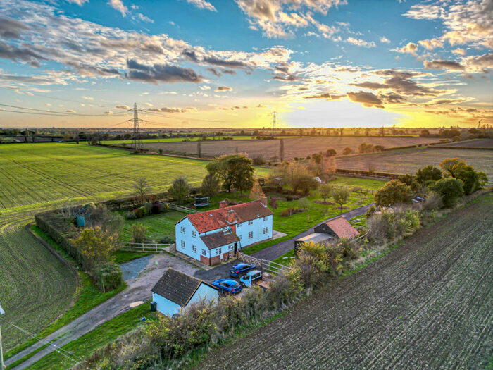 4 Bedroom Detached House For Sale In Farm, Southminster, CM0