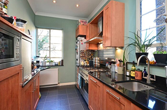 2 Bedroom Flat To Rent In Earls Court Square, Earls Court, London, SW5