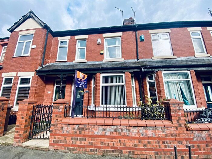 3 Bedroom Terraced House For Sale In Kennedy Road, Salford, M5