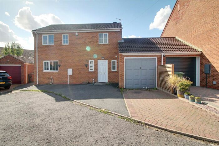 3 Bedroom Link Detached House For Sale In Princess Drive, Barton-upon-Humber, Lincolnshire, DN18