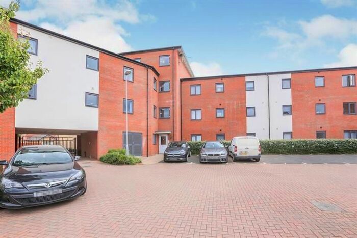 2 Bedroom Flat To Rent In Columbia Crescent, Wolverhampton, WV10