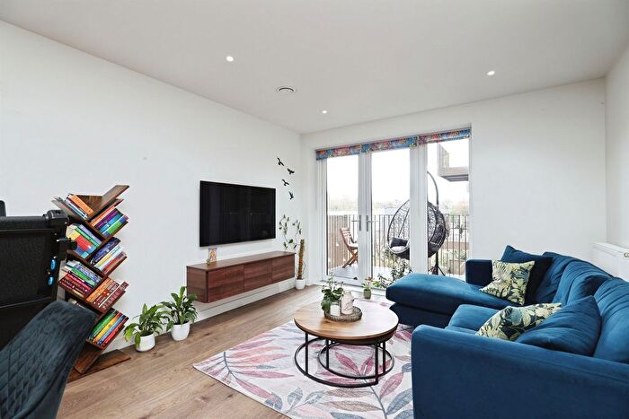 2 Bedroom Flat For Sale In Frogmore Avenue, Watford, WD17