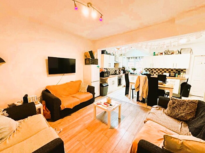 7 Bedroom Semi-Detached House To Rent In Derby Grove, Nottingham, Nottinghamshire, NG7