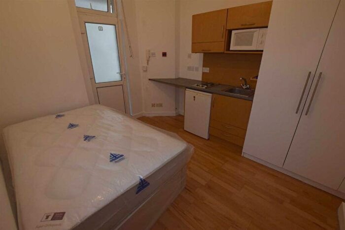 Studio To Rent In Muswell Hill, London, N10