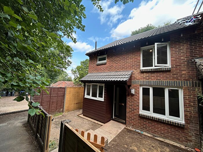 1 Bedroom Property To Rent In Overthorpe Close, Woking, GU21