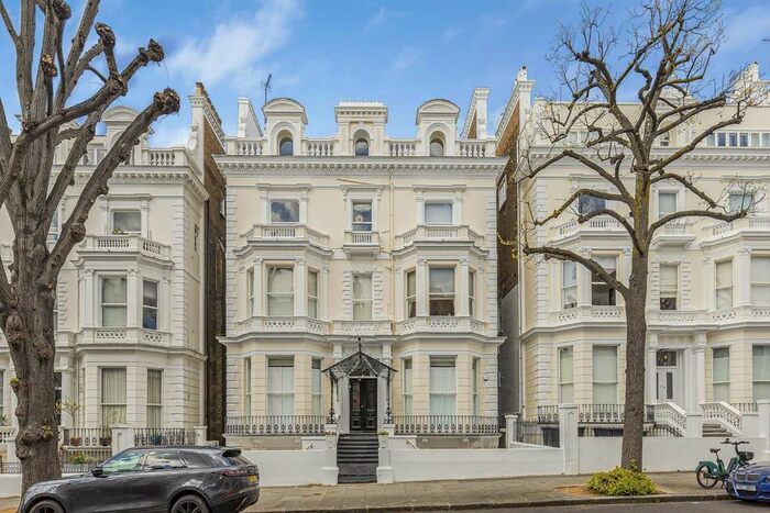 3 Bedroom Flat To Rent In Holland Park, London, W11