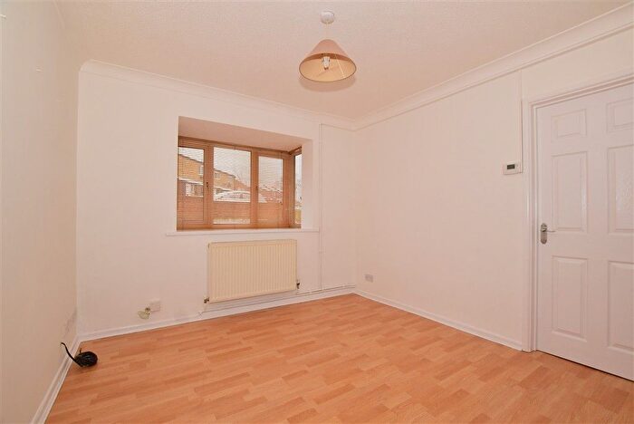 1 Bedroom Maisonette For Sale In Brooklands Road, Tollgate Hill, Crawley, West Sussex, RH11