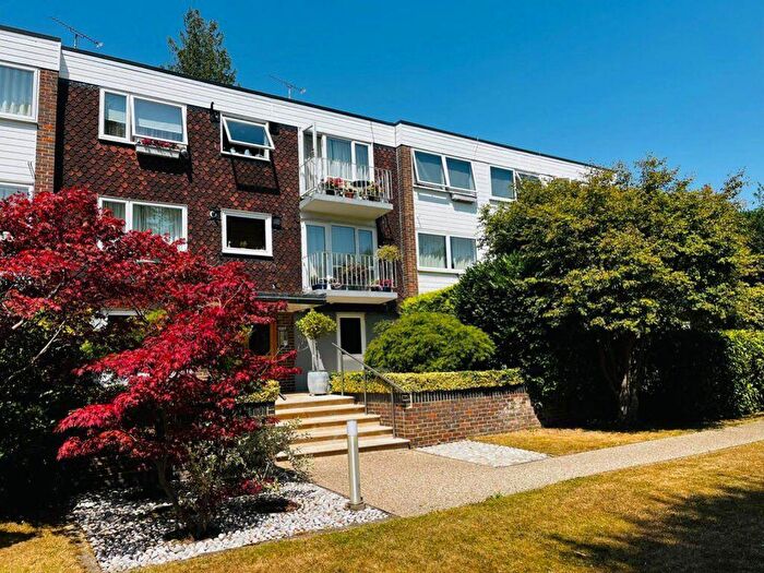 2 Bedroom Flat To Rent In Greenhill, Buckhurst Hill, Essex, IG9