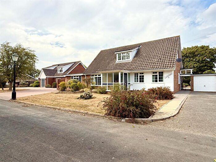 4 Bedroom Detached Bungalow For Sale In North Acres, Willisham, Ipswich, IP8