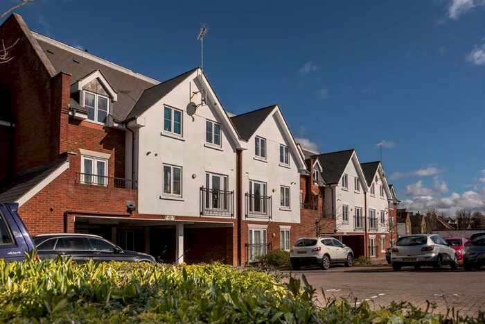 2 Bedroom Apartment To Rent In California Close, Sutton, SM2