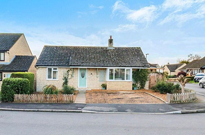 3 Bedroom Detached Bungalow For Sale In Hanks Close, Malmesbury, SN16