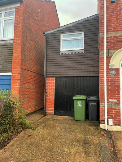 1 Bedroom Flat To Rent In Salisbury Road, Portsmouth, PO6