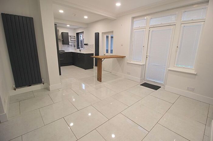 3 Bedroom Semi-Detached House To Rent In Lichfield Road, Little Bloxwich, Walsall, WS3