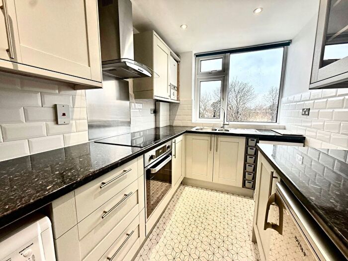 2 Bedroom Flat To Rent In Albemarle Road, Beckenham, BR3