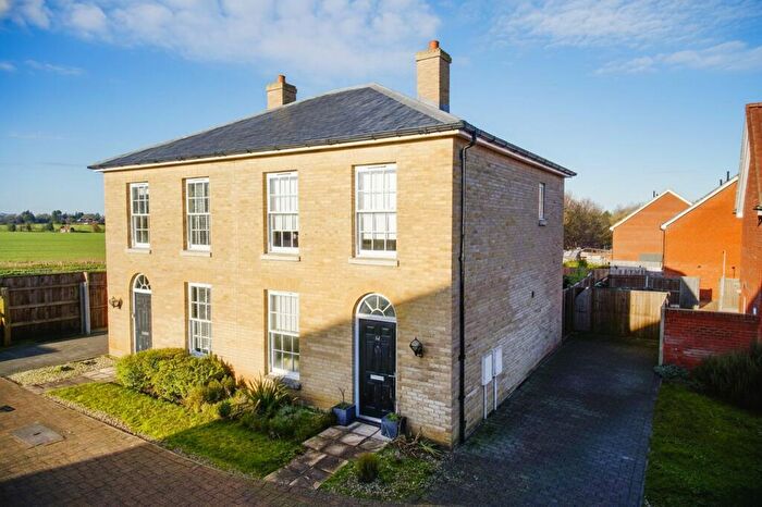 3 Bedroom Semi Detached House For Sale In Oak Avenue, Loddon, Norwich, NR14