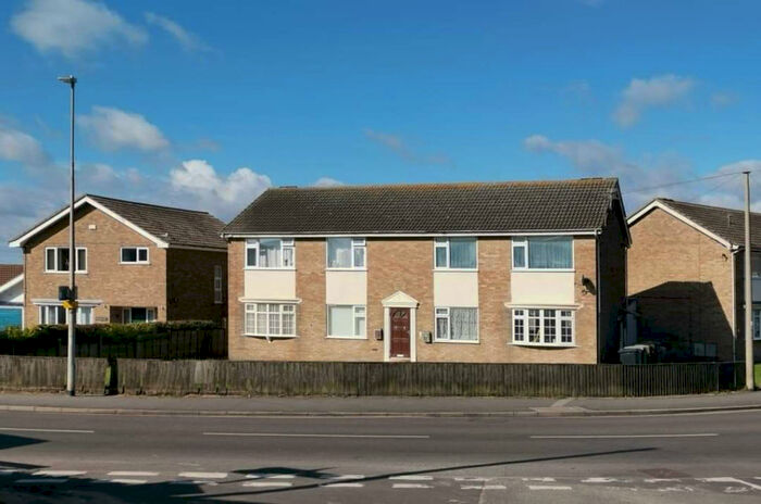 2 Bedroom Flat To Rent In Barton Court, Seaholme Road, Mablethorpe, Lincolnshire, LN12