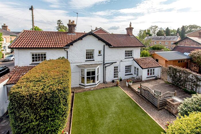 3 Bedroom Detached House For Sale In Linden Grove, Taunton, TA1