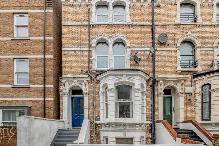 2 Bedroom Flat To Rent In Ferndale Road, London, SW4