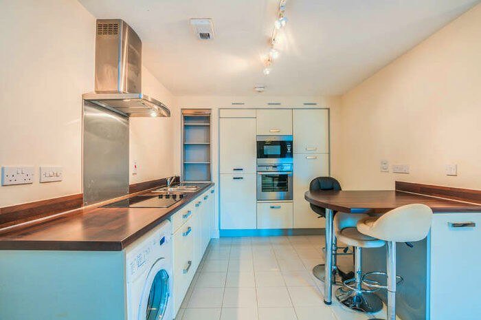 1 Bedroom Apartment To Rent In Burghley Court, SL6