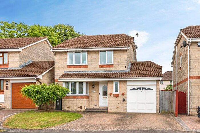 4 Bedroom Detached House For Sale In Saffron Close, Swindon, SN25