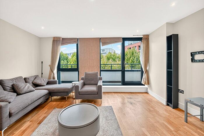 2 Bedroom Flat To Rent In Southwark Bridge Road, London, SE1