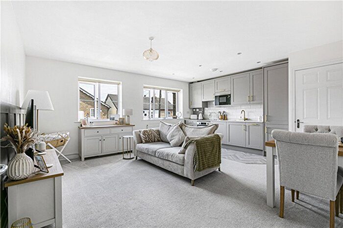 1 Bedroom Flat For Sale In Ferndale Road, Ashford, Surrey, TW15