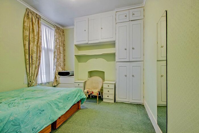 1 Bedroom Flat For Sale In Ballards Lane, London, N12