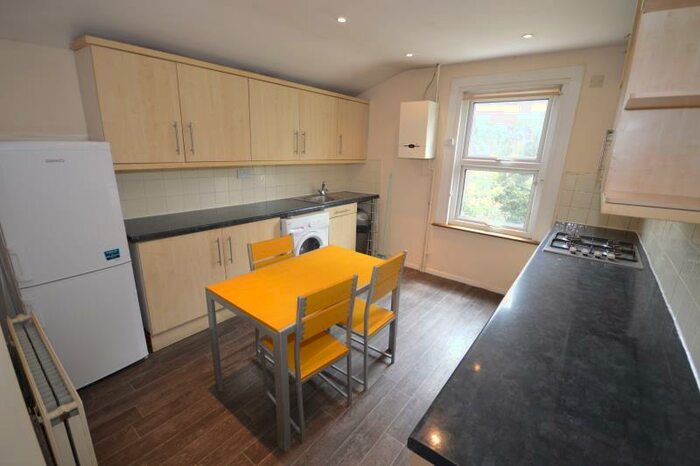 1 Bedroom Maisonette To Rent In Thorold Road, Ilford, Essex, IG1