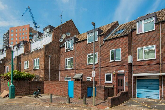 1 Bedroom Flat To Rent In Fawcett Close, London, SW11