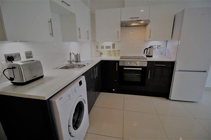 2 Bedroom Flat To Rent In Flat, Clarendon Road, Leeds, LS2
