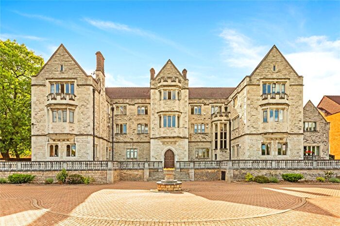 2 Bedroom Flat To Rent In Queensmere House, Royal Close, London, SW19