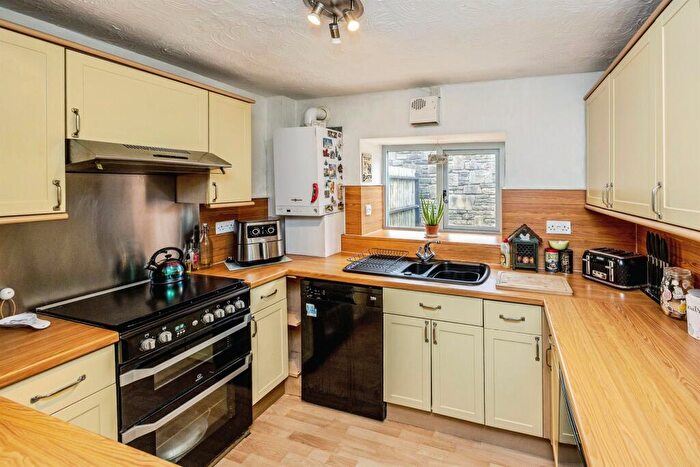 3 Bedroom Terraced House For Sale In The Wells, Halifax, HX2
