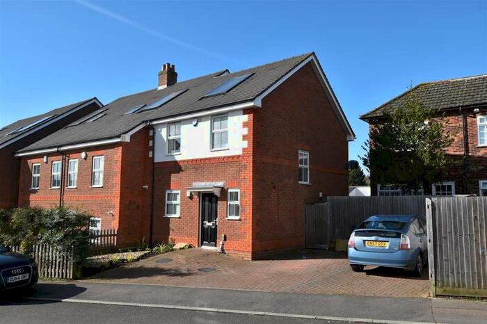 2 Bedroom House To Rent In Allingham Road, Reigate, RH2