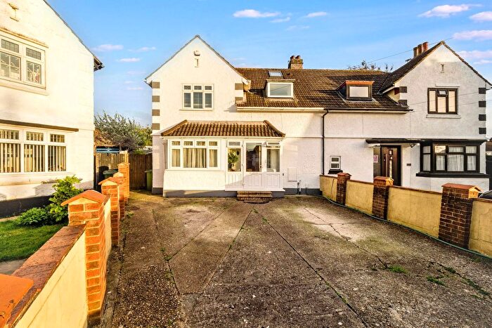 3 Bedroom Semi Detached House For Sale In Trustons Gardens, Hornchurch, RM11