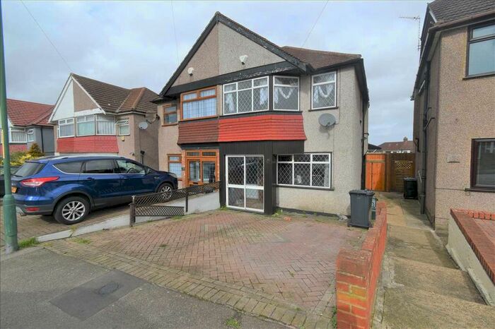 3 Bedroom Property To Rent In Hallford Way, Dartford, DA1