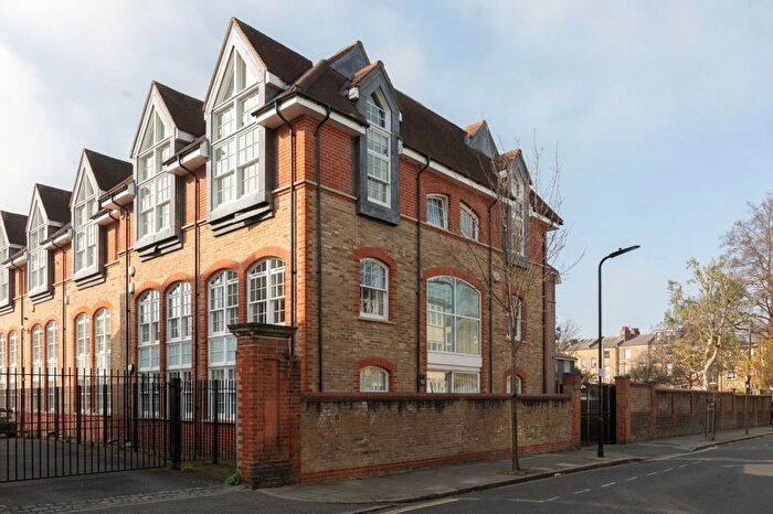 2 Bedroom Flat For Sale In Lansdowne Drive, Artisan Court, E8