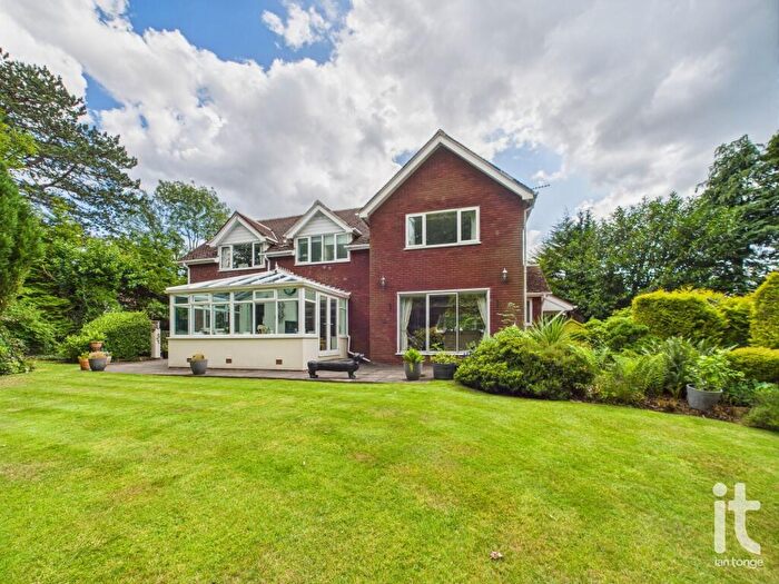 4 Bedroom Detached House For Sale In Dartnall Close, Disley, Stockport, SK12