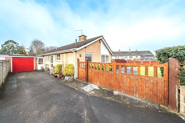 3 Bedroom Bungalow For Sale In Rose Acre, Bristol, Somerset, BS10