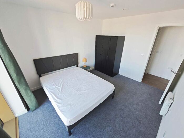 1 Bedroom Apartment To Rent In South Central, Essex Street, B5
