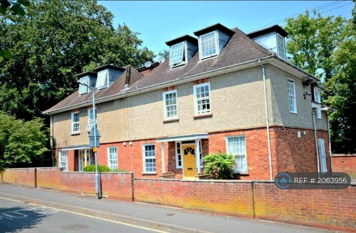 1 Bedroom Flat To Rent In Ludlow Road, Maidenhead, SL6