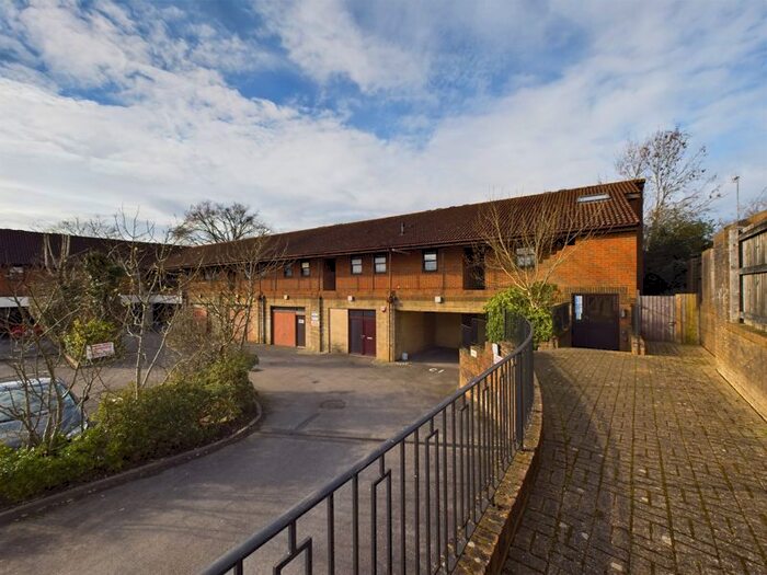 1 Bedroom Flat To Rent In Town End, Caterham, CR3